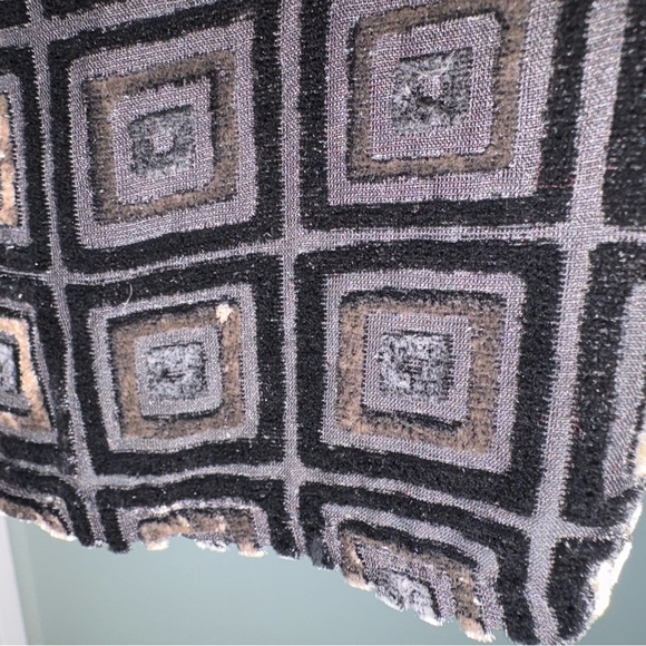 Script Cut Velvet Blouse - Picture 5 of 8